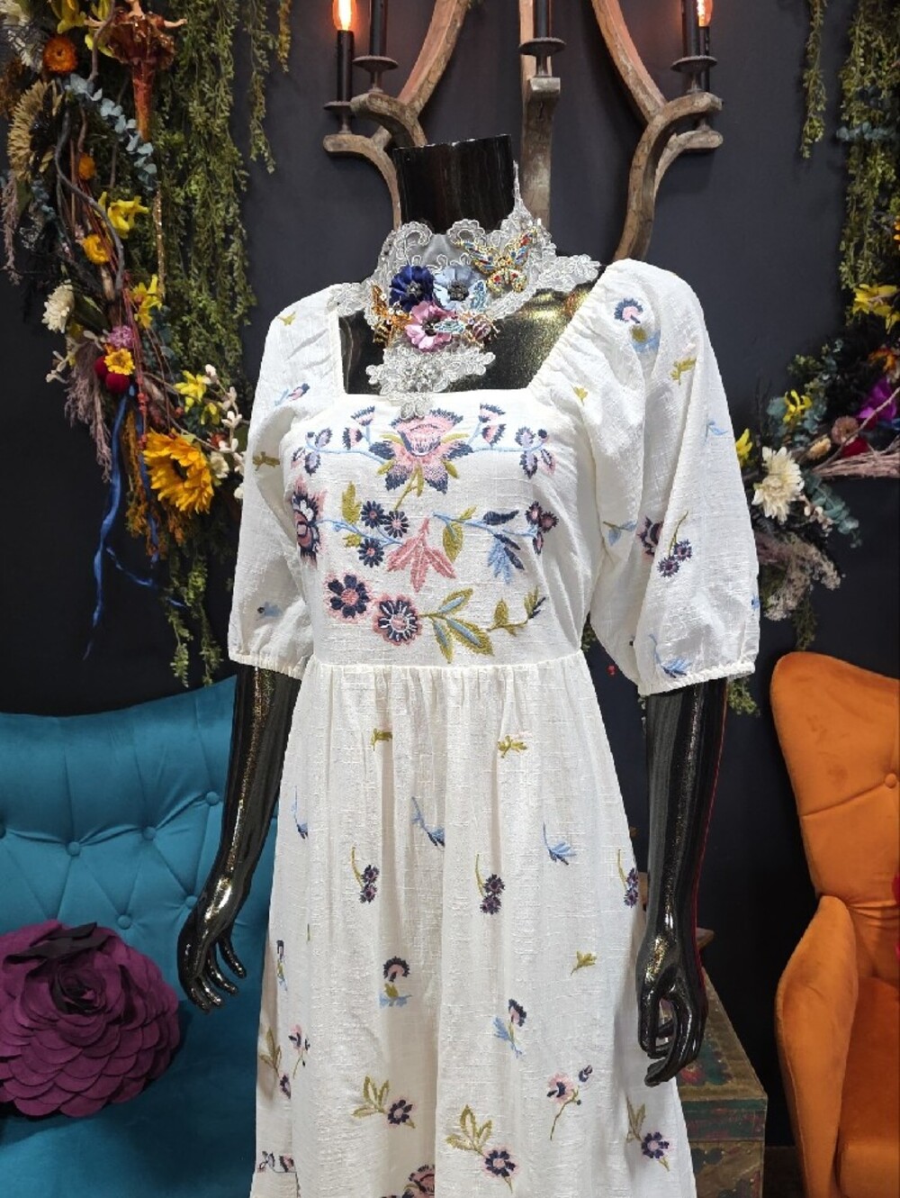 Reba White On/ Off-Shoulder Embroidered Maxi Dress - Picture 2 of 12